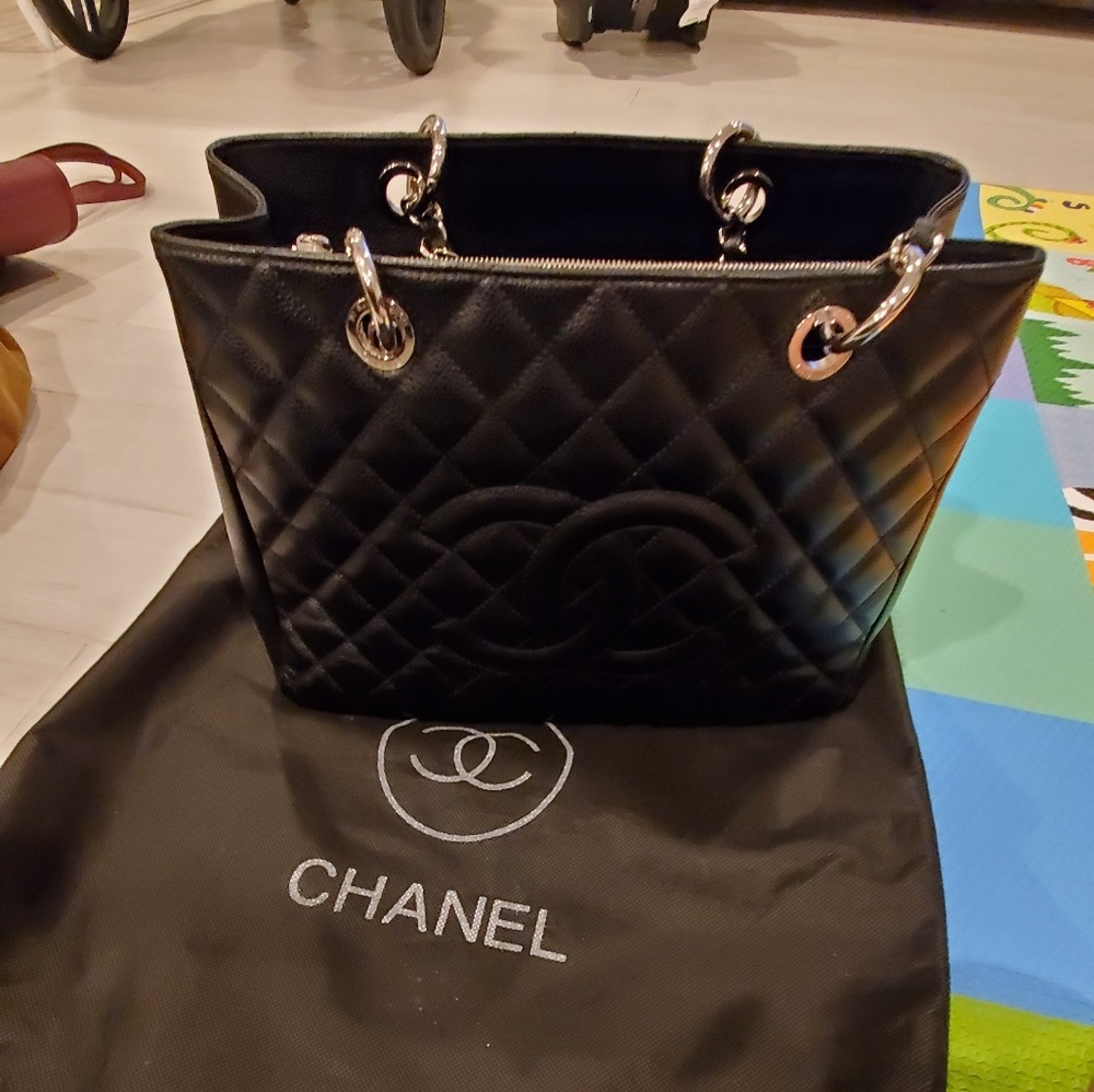 Chanel Caviar grand shopping tote